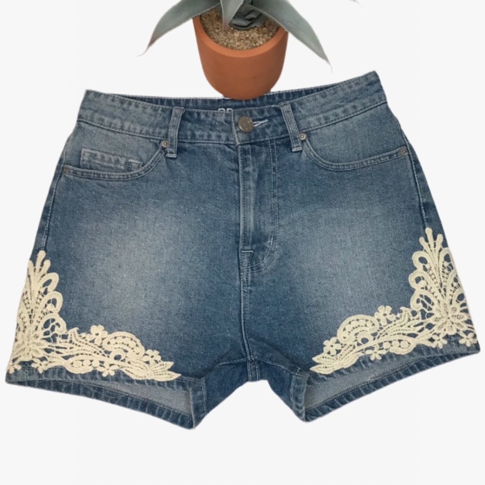 BDG High-Rise Crochet-Lace Women’s Jean Shorts 25 - Picture 15 of 15
